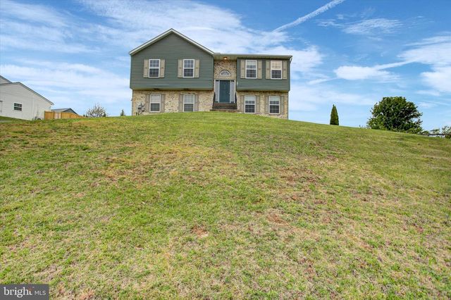 828 ESSEX CIR, Greencastle, PA 17225