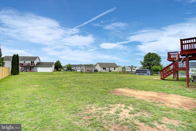 828 ESSEX CIR, Greencastle, PA 17225