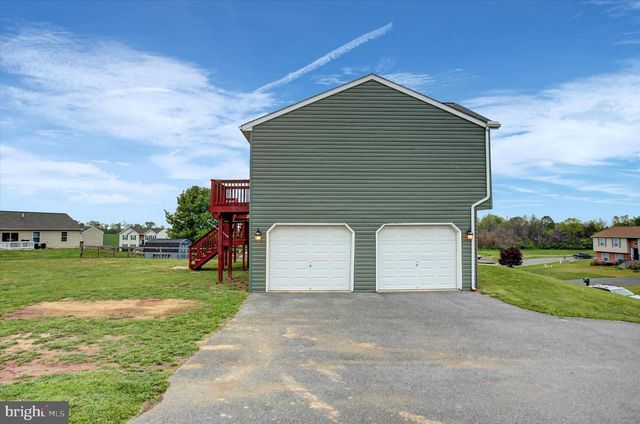 828 ESSEX CIR, Greencastle, PA 17225