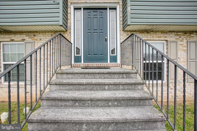 828 ESSEX CIR, Greencastle, PA 17225