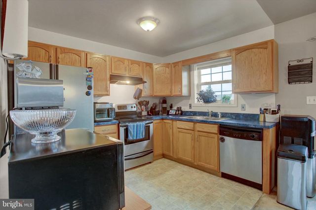 828 ESSEX CIR, Greencastle, PA 17225