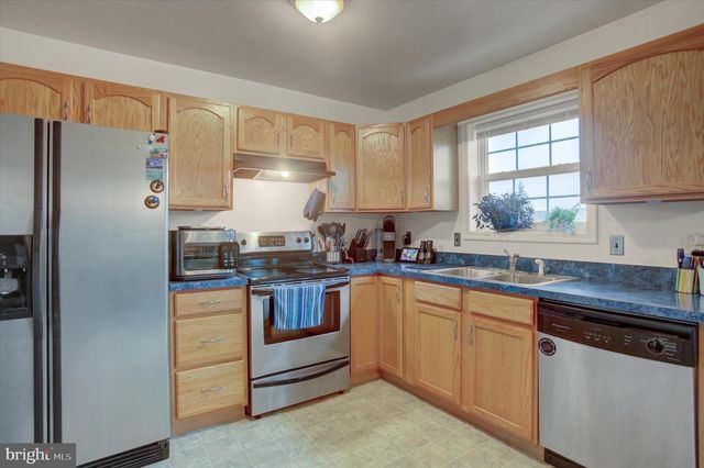 828 ESSEX CIR, Greencastle, PA 17225
