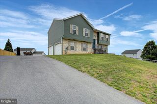 828 ESSEX CIR, Greencastle, PA 17225