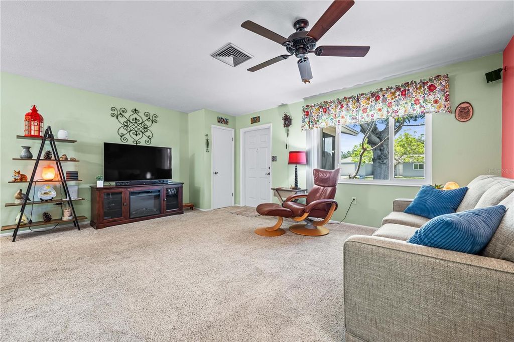 Image 11 of property listing at 5362 DUNCANWOOD DRIVE, Sarasota, FL 34232