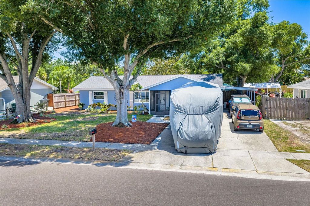 Image 3 of property listing at 5362 DUNCANWOOD DRIVE, Sarasota, FL 34232
