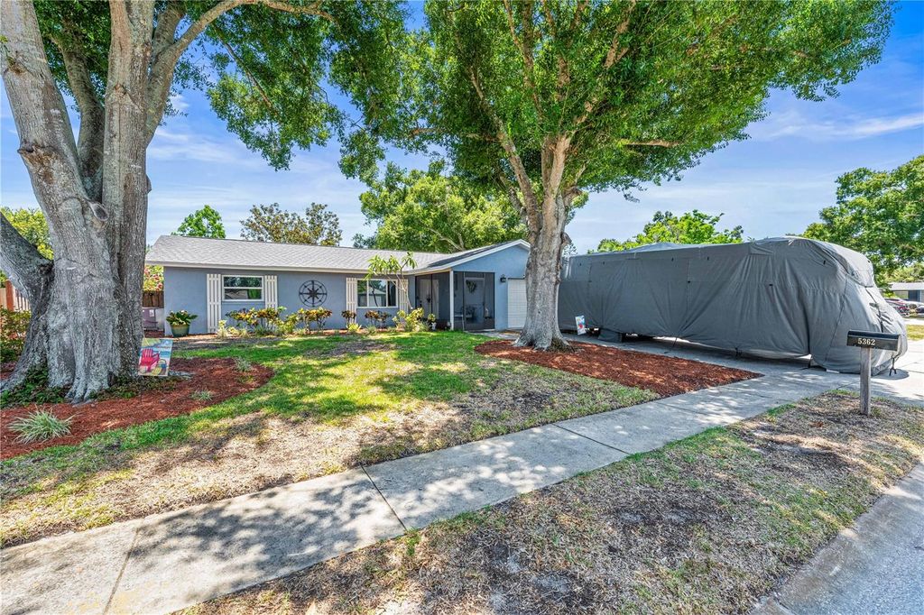 Image 4 of property listing at 5362 DUNCANWOOD DRIVE, Sarasota, FL 34232