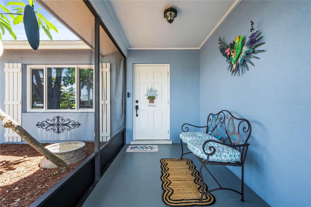 Image 8 of property listing at 5362 DUNCANWOOD DRIVE, Sarasota, FL 34232