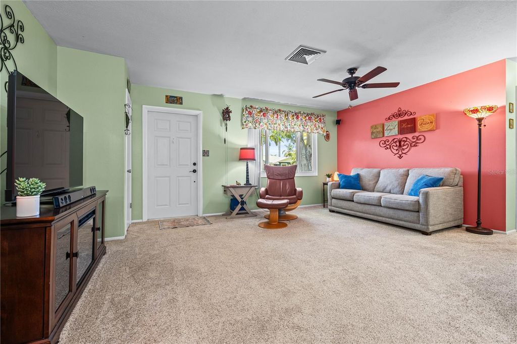 Image 10 of property listing at 5362 DUNCANWOOD DRIVE, Sarasota, FL 34232