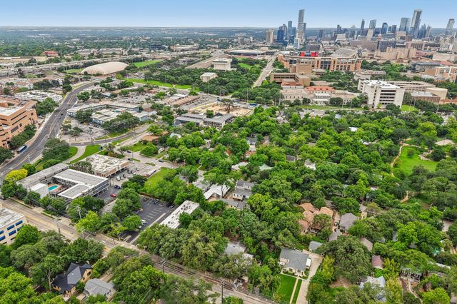 801 E 32nd ST, Austin, TX 78705