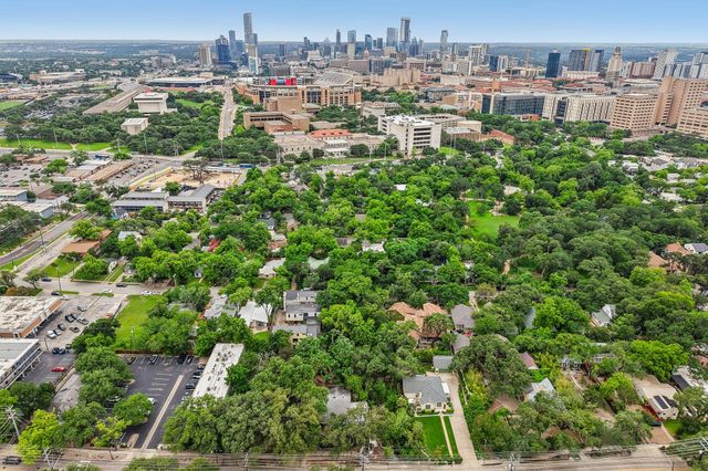 801 E 32nd ST, Austin, TX 78705