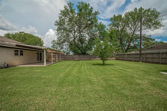 9711 Mackworth Drive, Stafford, TX 77477