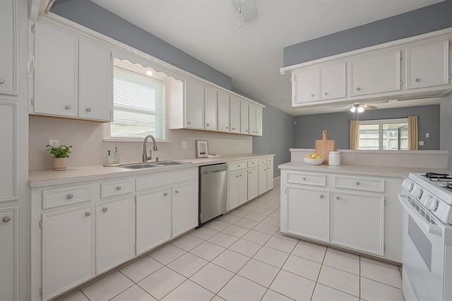 9711 Mackworth Drive, Stafford, TX 77477
