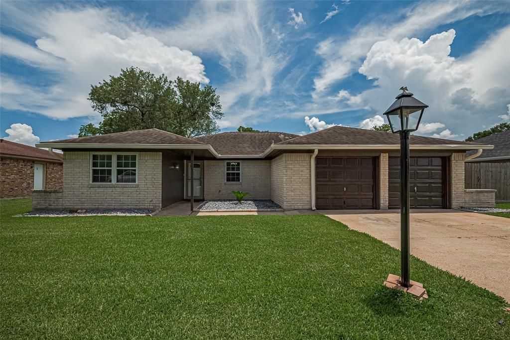 9711 Mackworth Drive, Stafford, TX 77477