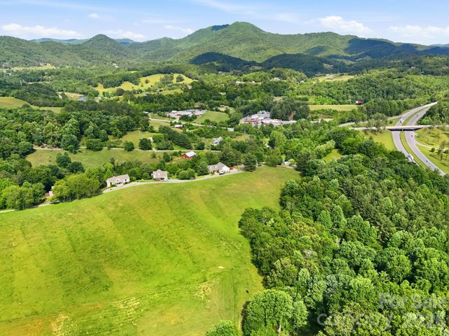 409 Tall Timbers Lane, Waynesville, NC 28785