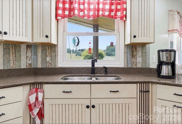 409 Tall Timbers Lane, Waynesville, NC 28785