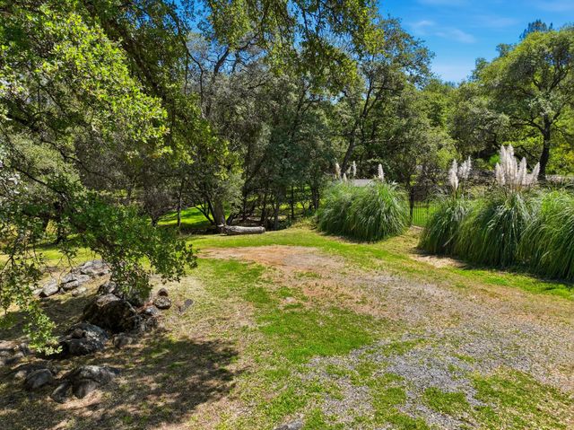 14419 Sun Forest Dr, Penn Valley, CA 95946