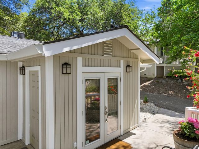 14419 Sun Forest Dr, Penn Valley, CA 95946