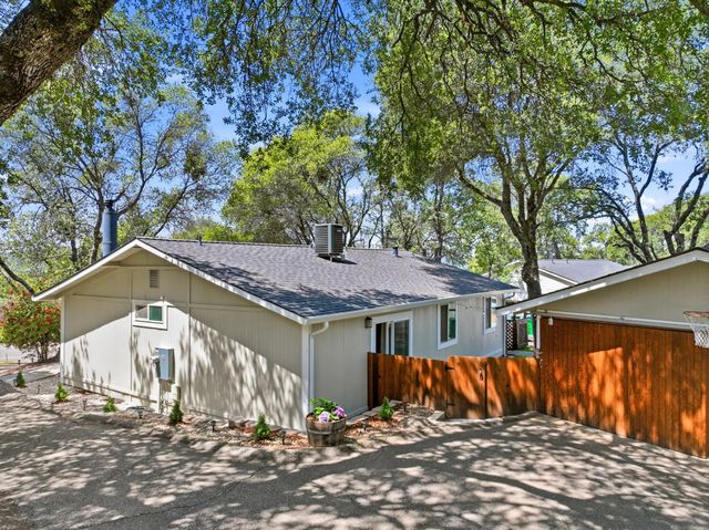 14419 Sun Forest Dr, Penn Valley, CA 95946