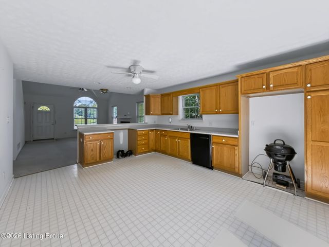 8104 Hudson Ln, Louisville, KY 40291