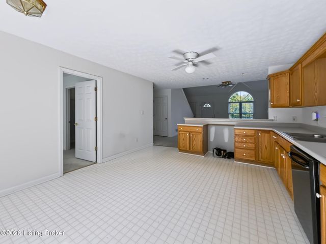 8104 Hudson Ln, Louisville, KY 40291