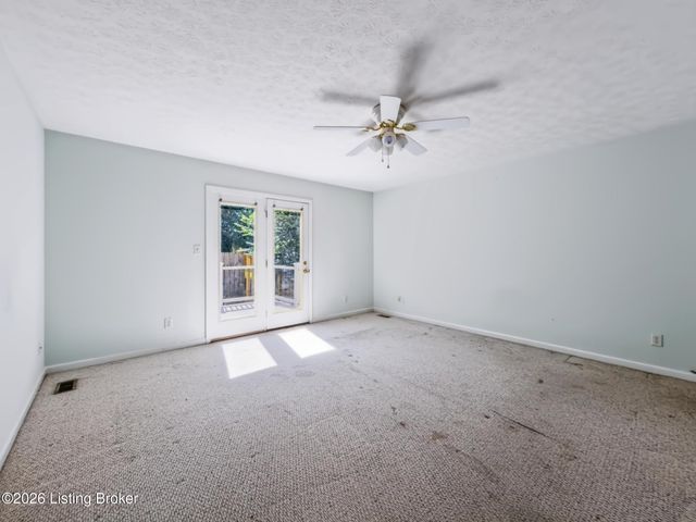 8104 Hudson Ln, Louisville, KY 40291