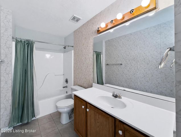 8104 Hudson Ln, Louisville, KY 40291