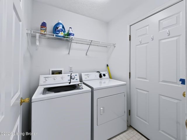 8104 Hudson Ln, Louisville, KY 40291