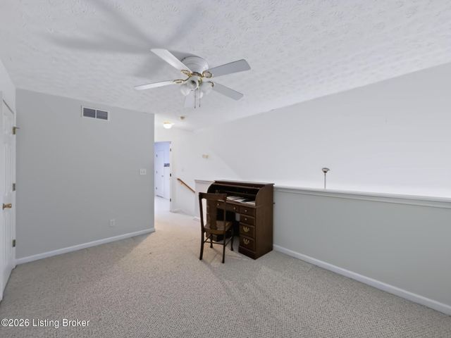 8104 Hudson Ln, Louisville, KY 40291