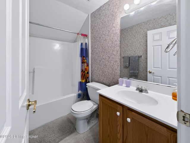 8104 Hudson Ln, Louisville, KY 40291