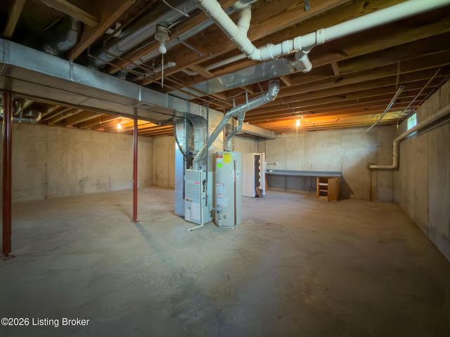 8104 Hudson Ln, Louisville, KY 40291