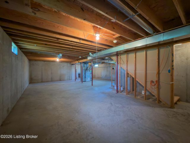 8104 Hudson Ln, Louisville, KY 40291