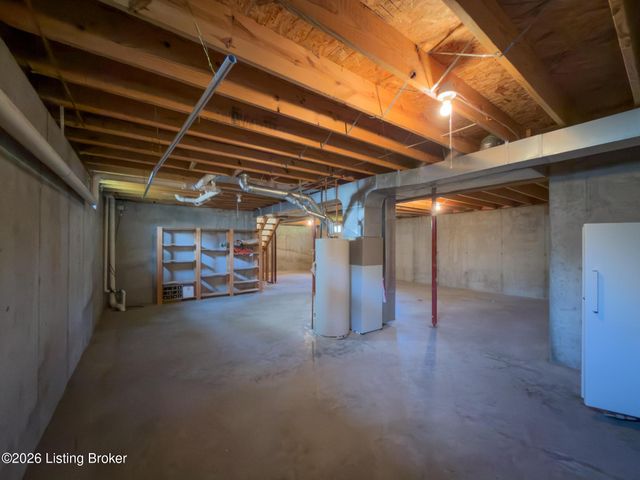 8104 Hudson Ln, Louisville, KY 40291