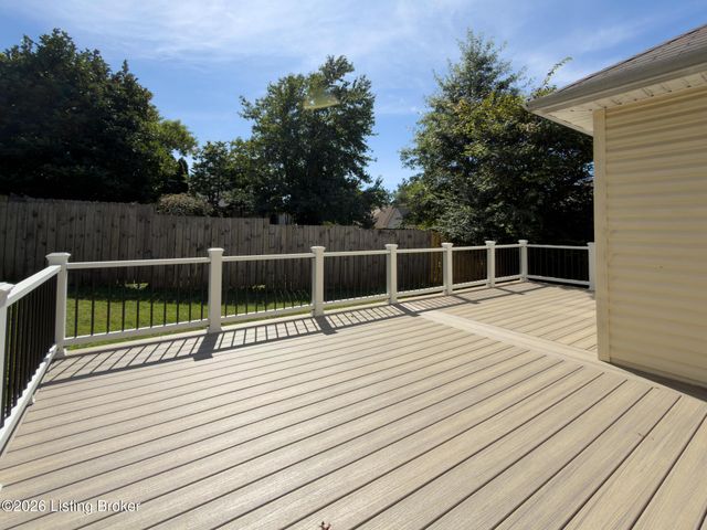 8104 Hudson Ln, Louisville, KY 40291