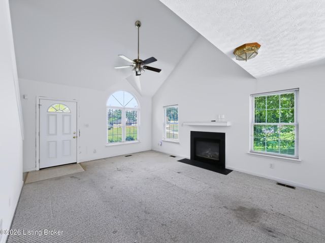 8104 Hudson Ln, Louisville, KY 40291