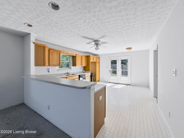 8104 Hudson Ln, Louisville, KY 40291