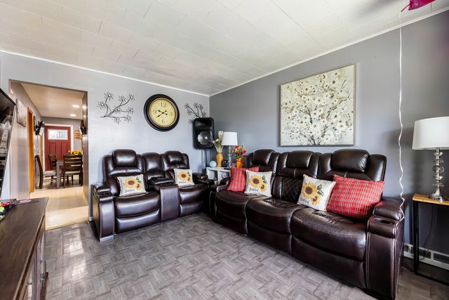 5633 W 64th Place, Chicago, IL 60638