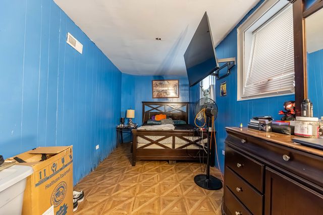 5633 W 64th Place, Chicago, IL 60638