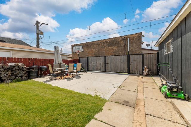 5633 W 64th Place, Chicago, IL 60638