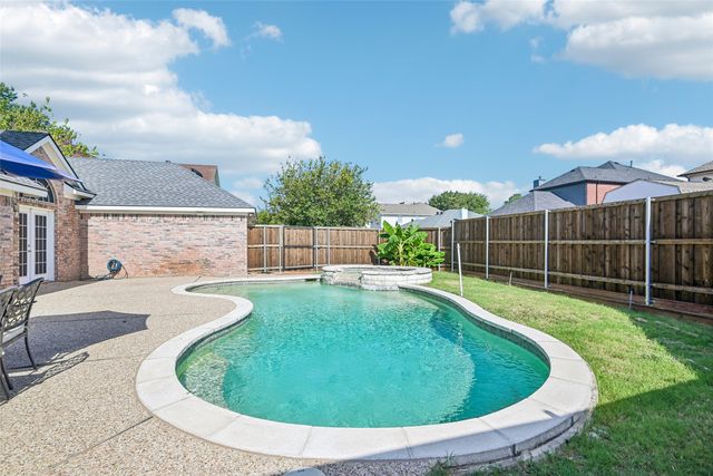 3901 Rolling Hills Drive, Plano, TX 75025