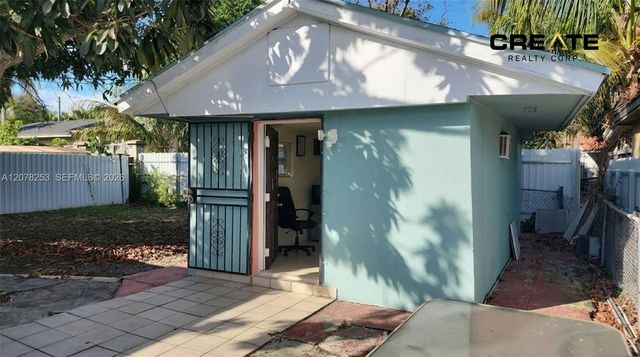 120 NW 18th Avenue, Miami, FL 33125