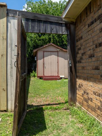 8300 Ohara Lane, Fort Worth, TX 76123