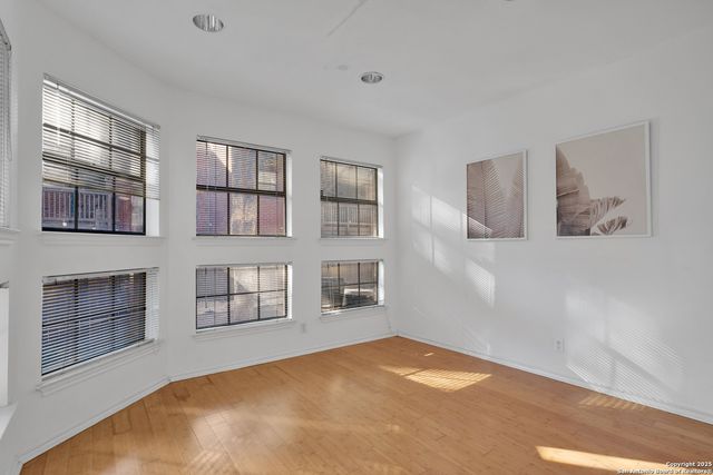 7930 Roanoke Run Apt 106, San Antonio, TX 78240