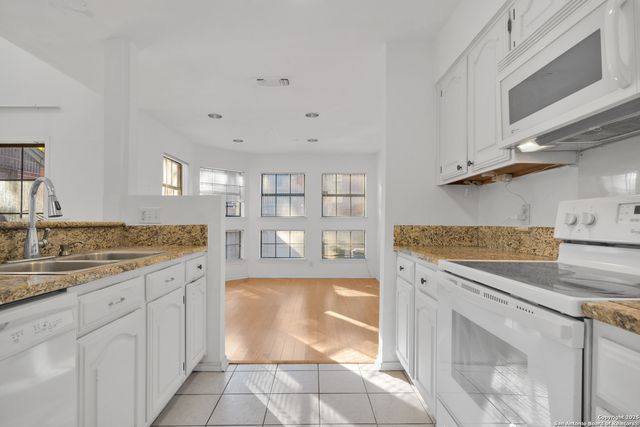 7930 Roanoke Run Apt 106, San Antonio, TX 78240