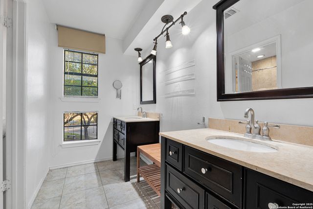 7930 Roanoke Run Apt 106, San Antonio, TX 78240