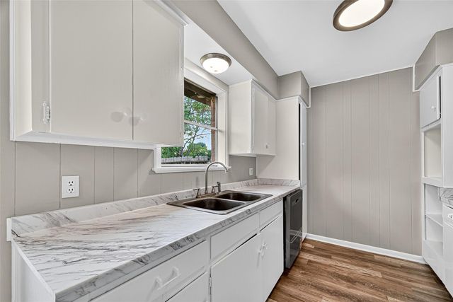 1303 Bayou Drive, Alvin, TX 77511