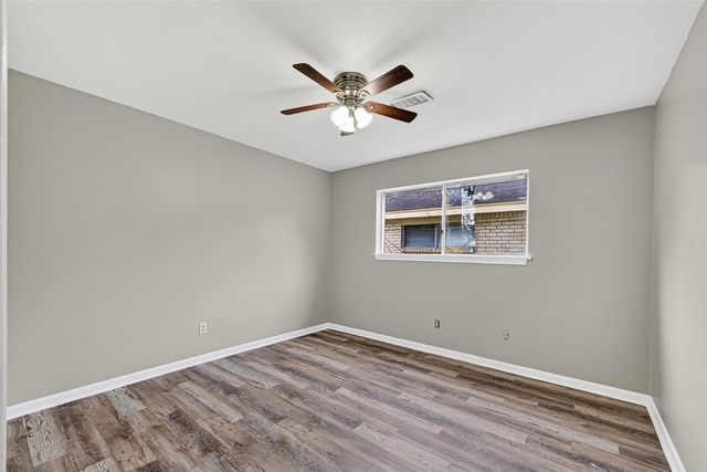 1303 Bayou Drive, Alvin, TX 77511
