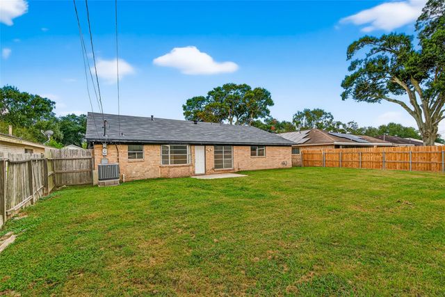 1303 Bayou Drive, Alvin, TX 77511