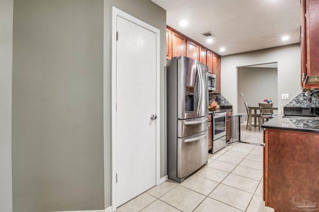 6716 Greenwell St, Pensacola, FL 32526