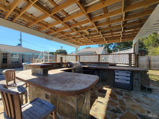 6716 Greenwell St, Pensacola, FL 32526