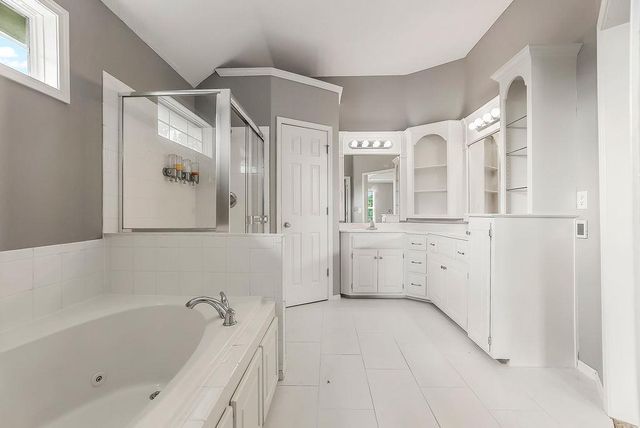 9622 Falcon Valley Drive, Lenexa, KS 66220